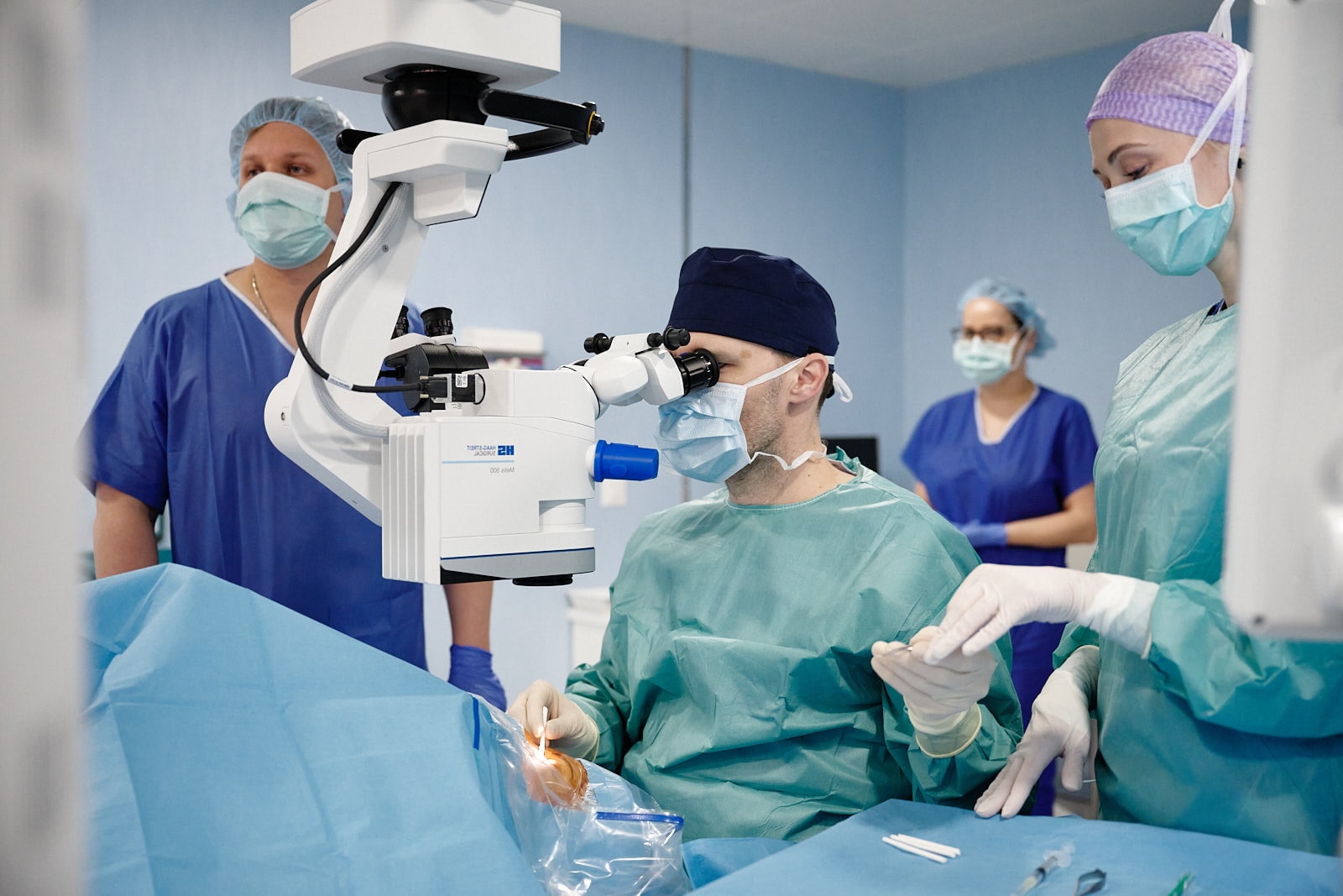 Durchführung der Augenoperation